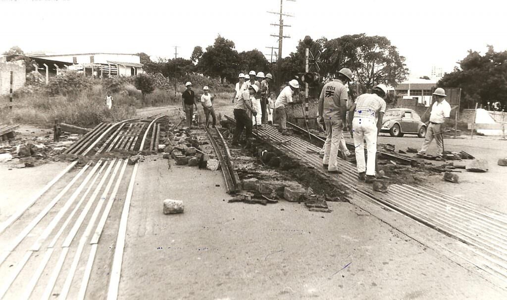 Retirada dos trilhos do perímetro urbano - Década de 1980