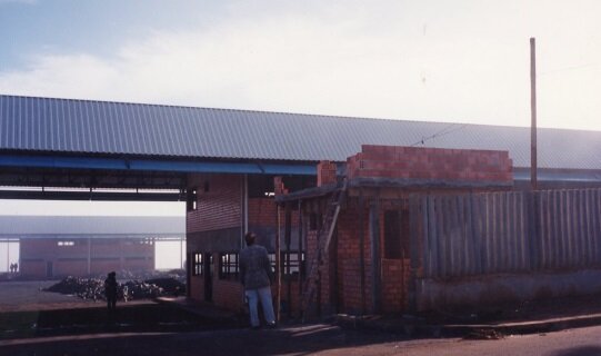 Construção da garagem da VCG - Agosto de 2000